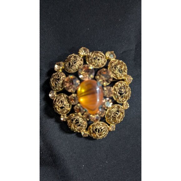 Vintage Austrian Filigree Brooch Amber Glass Cabochon stone and Rhinestones - Picture 8 of 9